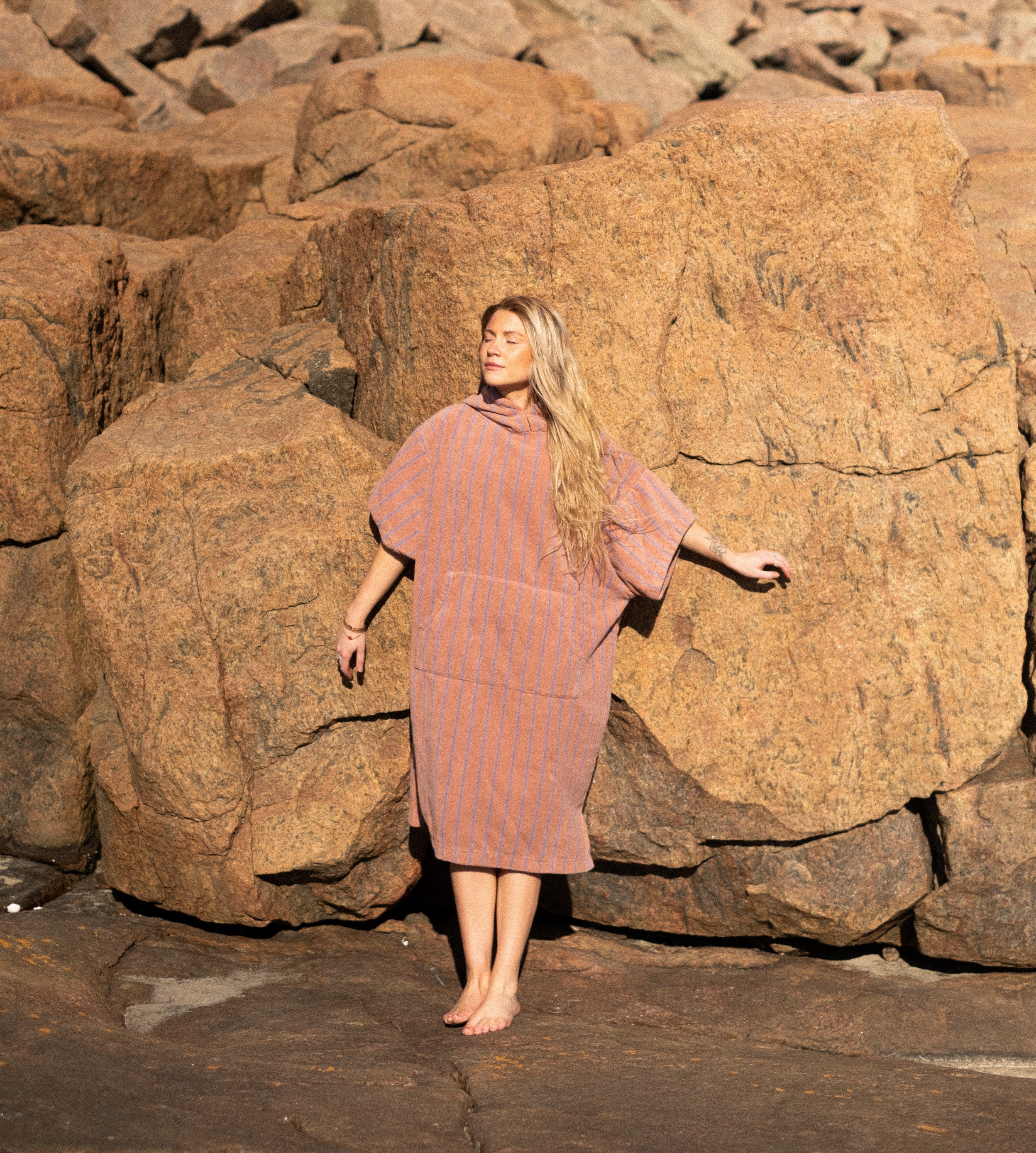 Naram Poncho, camel & ultramarine