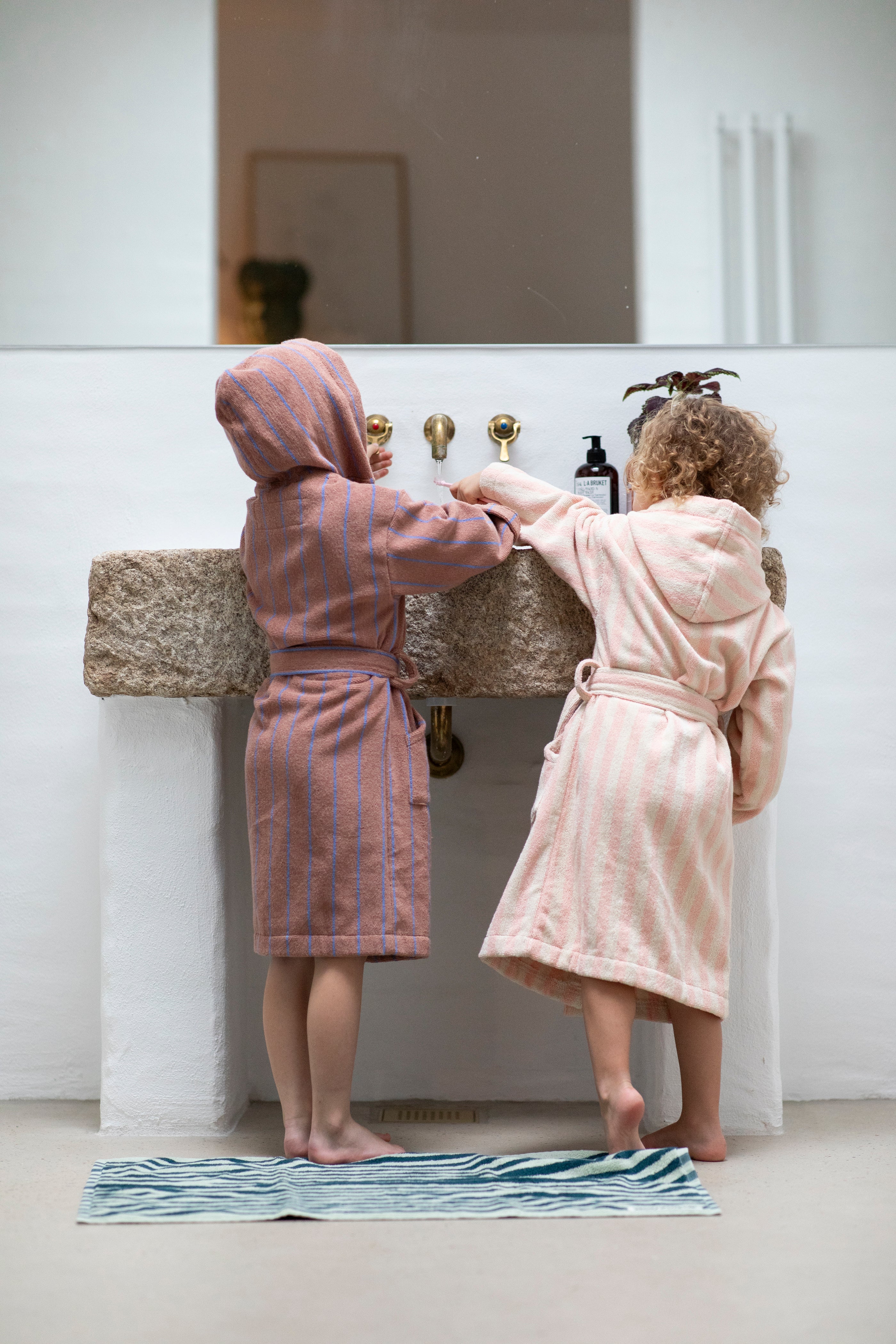 Naram Kids Bathrobe, camel & ultramarine